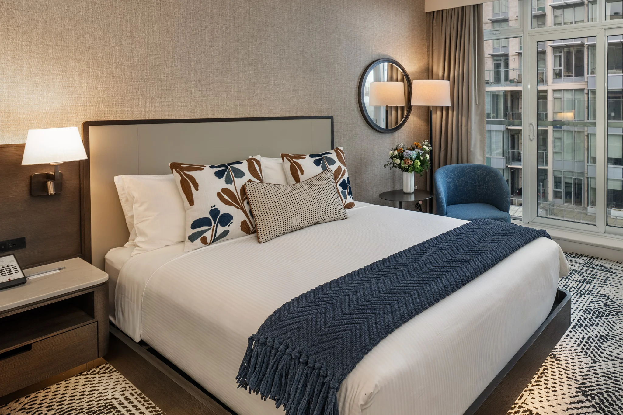 Courtyard-accessible-king-Crop CY King