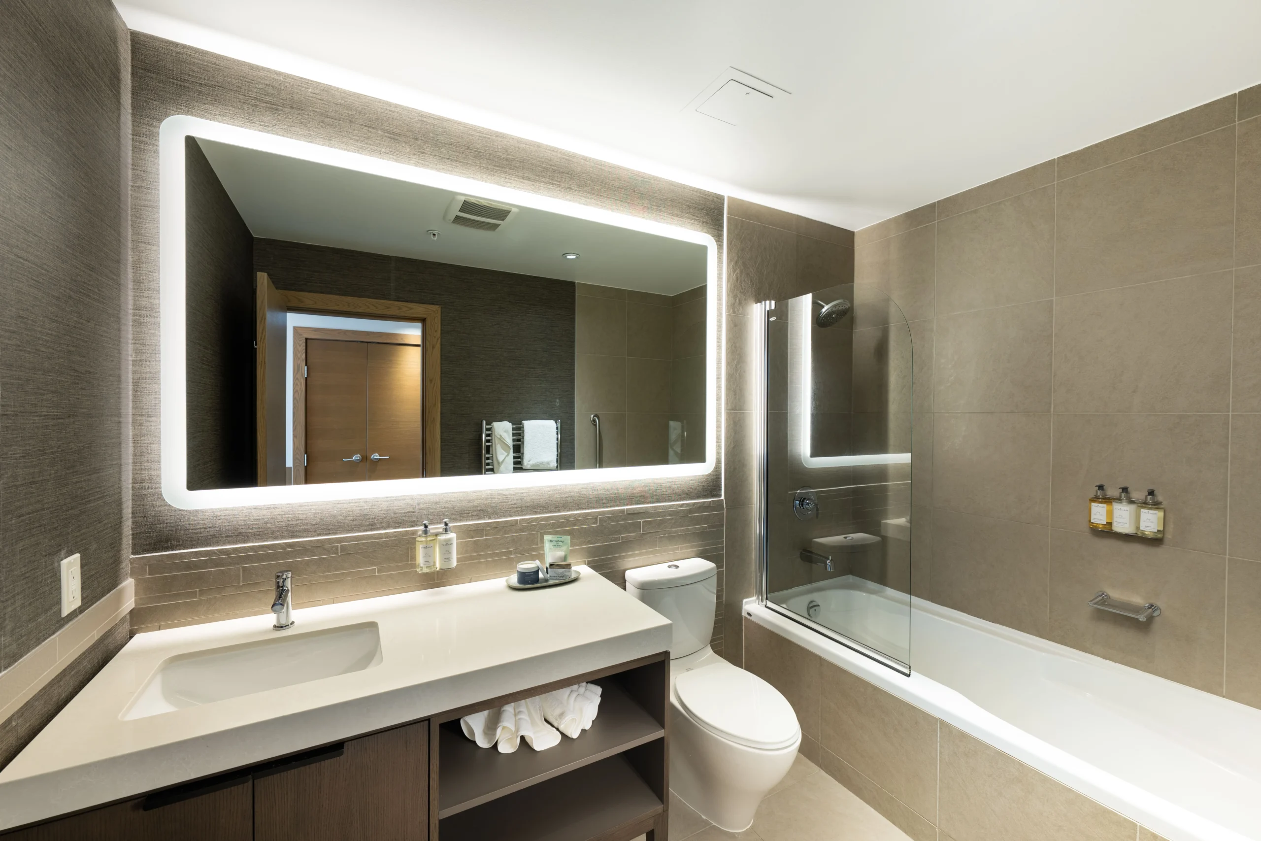 Seaview-King-thesidneypierhotelandsparoomsaftercosmeticupgrades-1